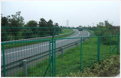 高速公路护栏厂家直销 工厂,小区,双边丝护栏网,隔离网图片|高速公路护栏厂家直销 工厂,小区,双边丝护栏网,隔离网产品图片由安平县跃马丝网制品公司生产提供-
