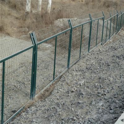 铁路围栏网 高铁防护栅栏 金属围栏网