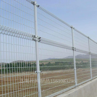 迅鹰护栏网厂家介绍及公园护栏网规格详解