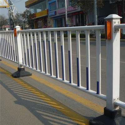 市政护栏网 城市秩序与安全的守护者